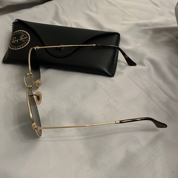 Ray Ban mirrored round sunglasses. Gold frame. Pre-owned. With case. - Picture 2 of 3